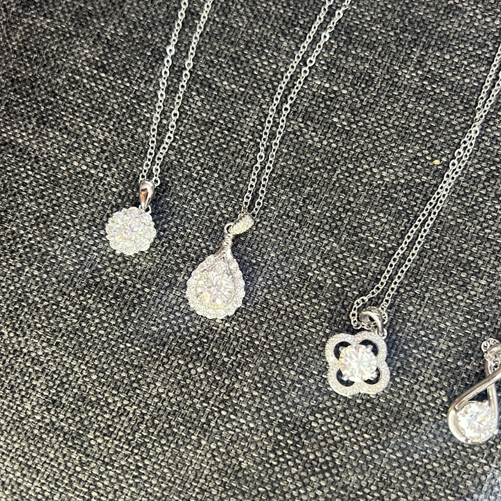 Moissanite Diamonds - Picture 4 of 7